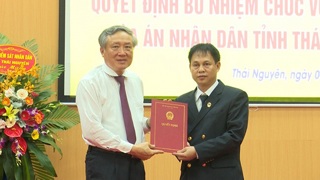 Trao Quyết định bổ nhiệm Chánh án TAND tỉnh Thái Nguyên