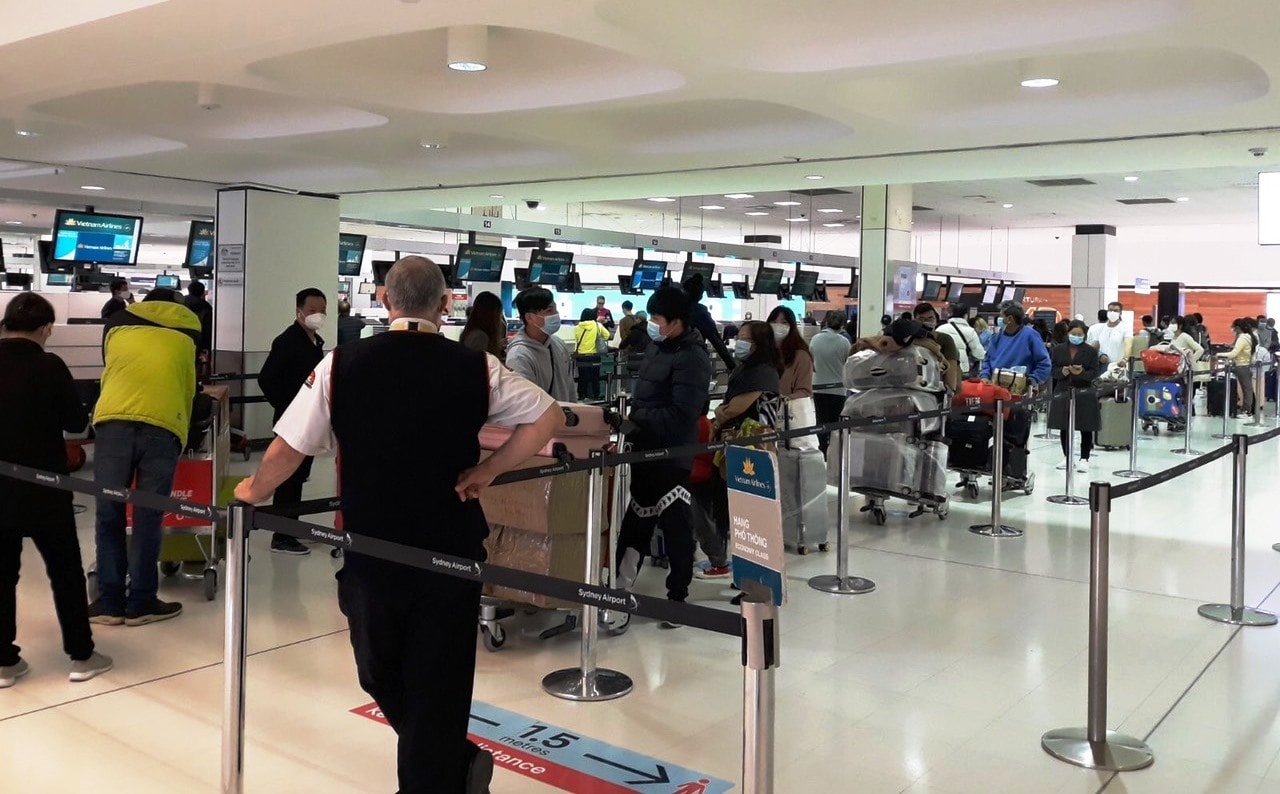 Đưa hơn 340 công dân Việt Nam tại Australia về nước an toàn