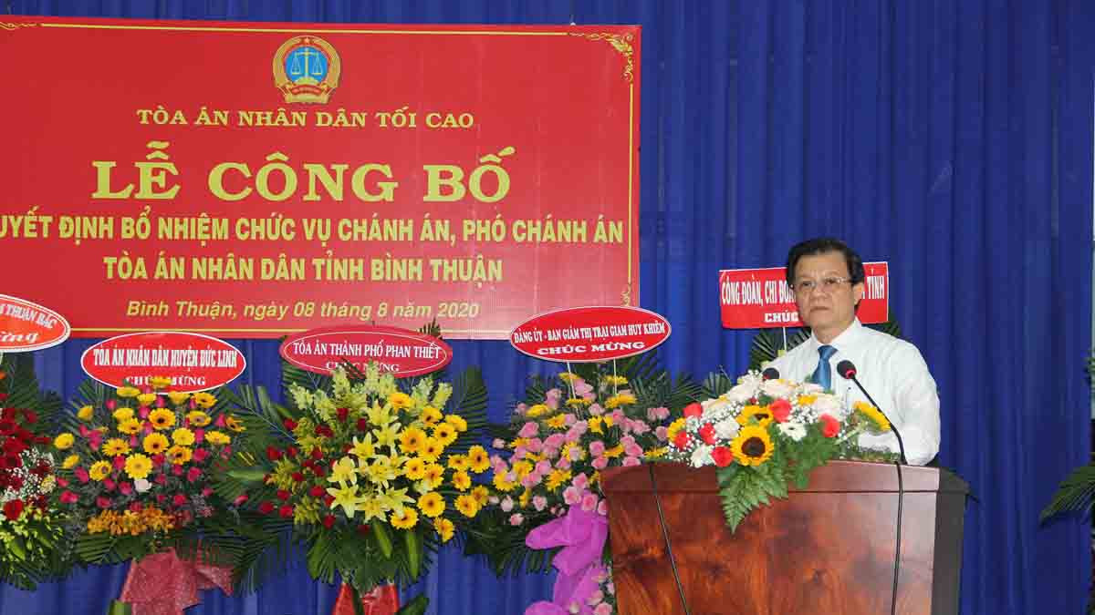 Trao quyết định bổ nhiệm Chánh án, Phó Chánh án TAND tỉnh Bình Thuận  
