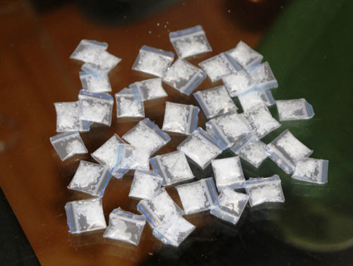 Bắt đối tượng tàng trữ hàng chục gói ma túy tại nhà riêng