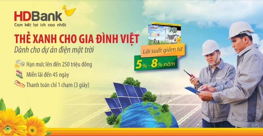 HDBank trao “Thẻ Xanh cho gia đình Việt” cho khách hàng đầu tiên