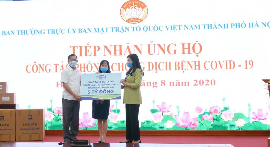Vinamilk ủng hộ 8 tỷ đồng cho Hà Nội và 3 tỉnh miền Trung chống dịch Covid-19