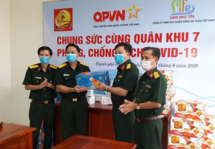 72.000 sản phẩm Trà Thanh Nhiệt Dr Thanh tiếp sức đồng bào, chiến sĩ Quân khu 5 và Quân khu 7