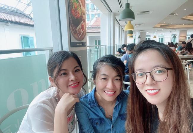 Lý do khiến Tình nguyện viên Việt Nam cùng cô giáo 9X dạy tiếng Anh miễn phí cho người Việt tại Singapore