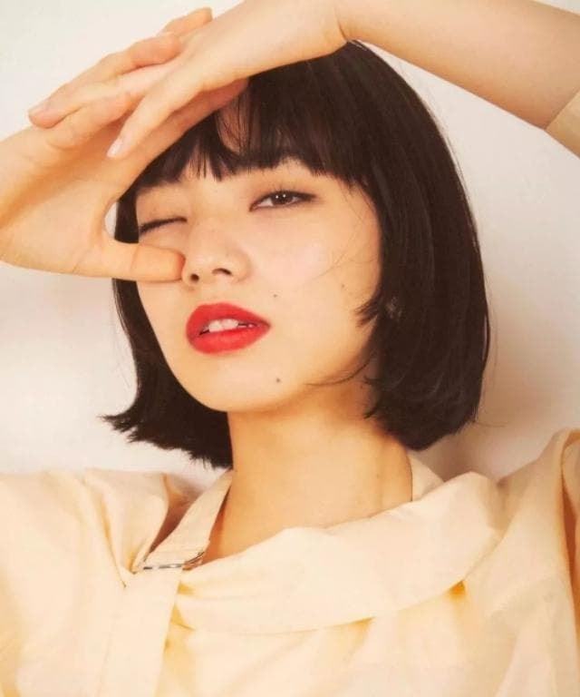 tóc ngắn nhìn tây 1