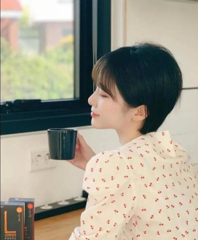 tóc ngắn nhìn tây 6