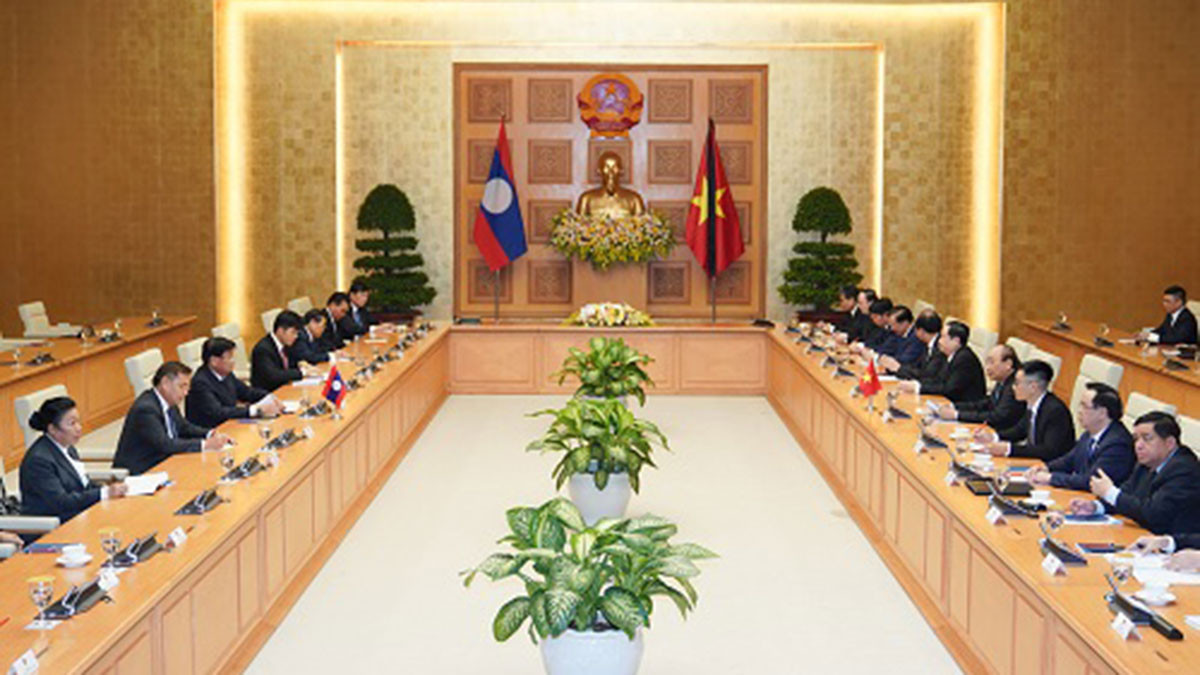 Thủ tướng Nguyễn Xuân Phúc tiếp Thủ tướng Lào Thongloun Sisoulith