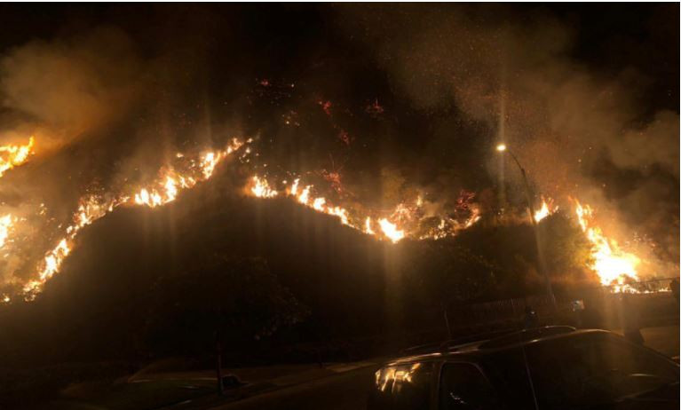 Cháy rừng dữ dội ở California buộc hàng ngàn người phải sơ tán