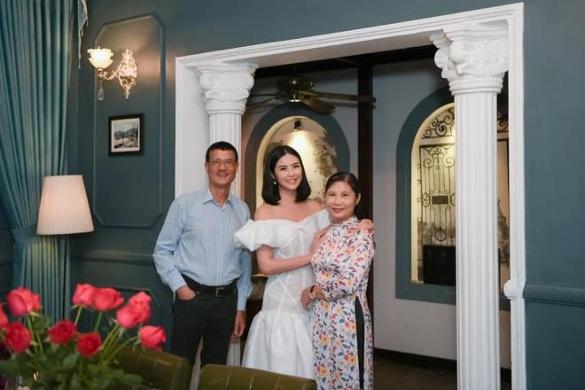 Hoa hậu Ngọc Hân 10 năm đăng quang 0