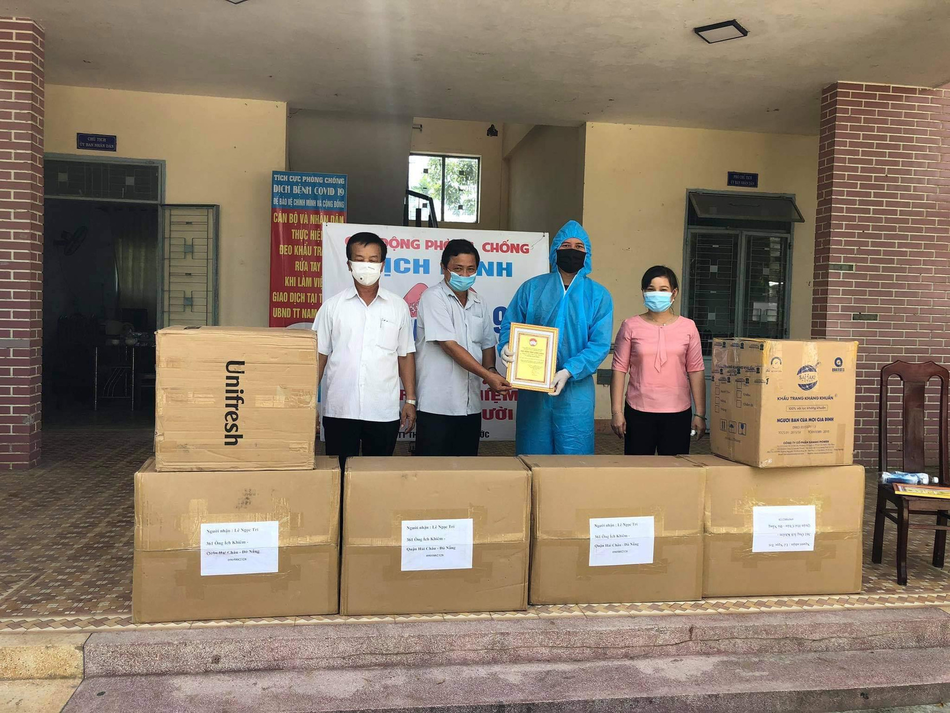 Doanh nhân Michael Dương tặng 10.000 khẩu trang cho người dân Quảng Nam