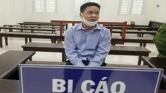 Dùng búa đập đầu hàng xóm vì tranh chấp cái rãnh nước