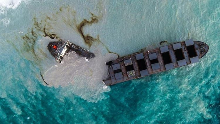 Tàu chở dầu Nhật Bản mắc cạn ở Mauritius đã bị vỡ đôi
