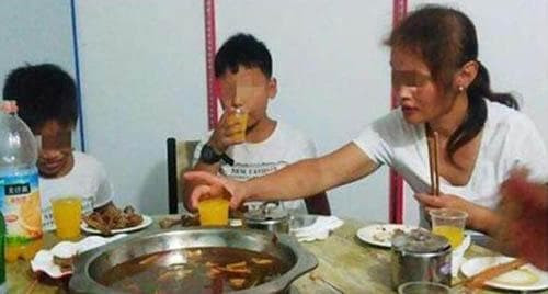 giáo dục trẻ tại bàn ăn 0 giáo dục trẻ tại bàn ăn 0