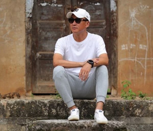 Cuộc sống làm nông giản dị của 'Phúc Nhĩ Khang' Châu Kiệt: Không mua đồ, mặc áo cũ suốt 8 năm 1