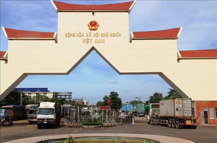 Việt Nam-Campuchia: Phát triển và kết nối hạ tầng thương mại biên giới