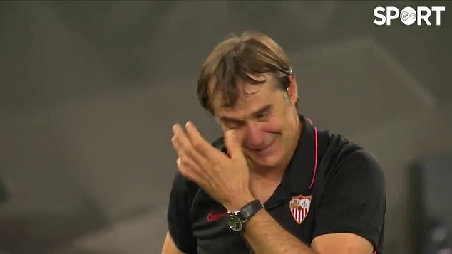 HLV Julen Lopetegui bật khóc sau khi Sevilla giành chức vô địch Europa League