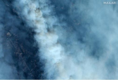California tìm kiếm sự giúp đỡ khi cháy rừng đe dọa cộng đồng