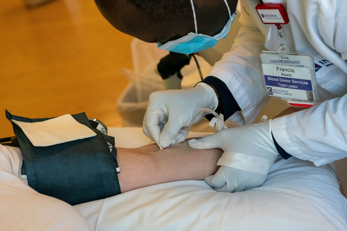 Tin vắn thế giới ngày 24/8: Mỹ cho phép điều trị COVID-19 bằng huyết tương bệnh nhân hồi phục
