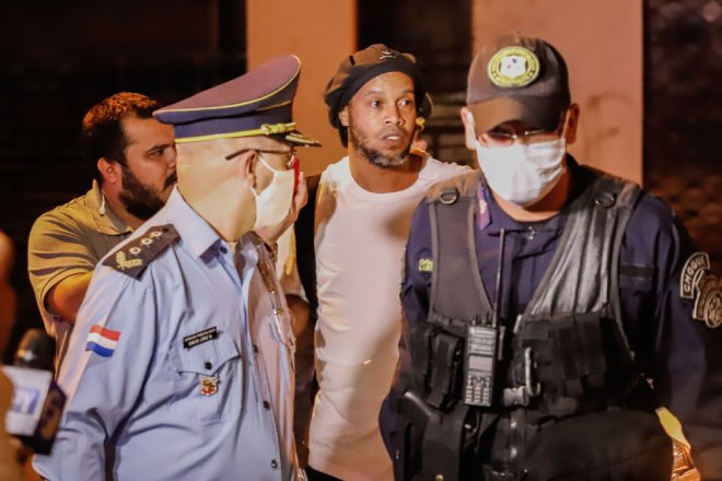 Ronaldinho chính thức được thả tự do sau 5 tháng ngồi tù