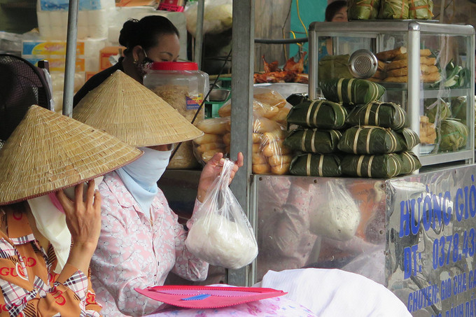 Theo công lệnh của UBND thành phố Hải Dương, kể từ ngày 25/8, các nhiều mặt hàng không phải thiết yếu bị cấm bán tại chợ, trong đó có bún, bánh bì, những thực phẩm chế biến sẵn...Ảnh: Giang Chinh
