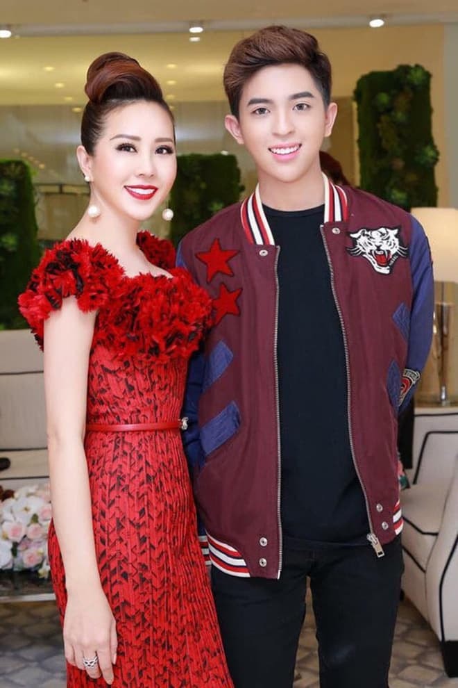 Hoa hậu Thu Hoài và con trai 0