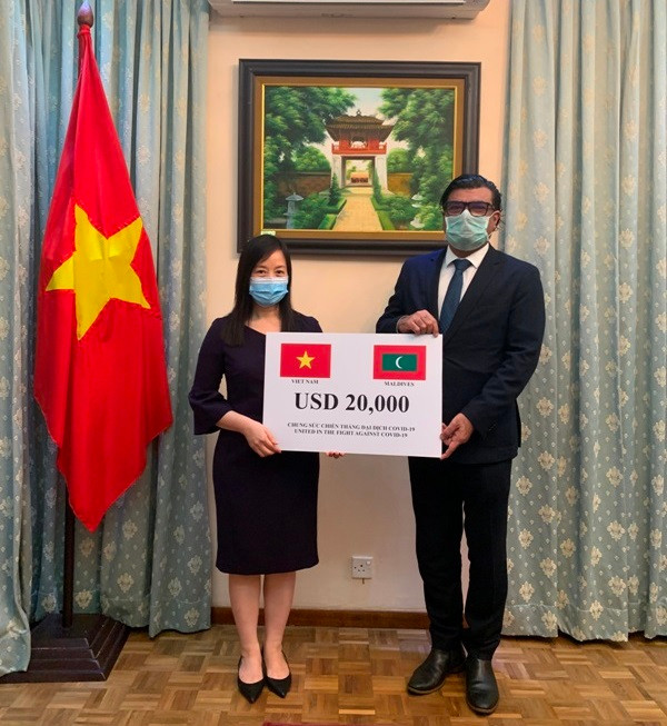 Đại sứ Việt Nam tại Sri Lanka tặng Maldives 20.000 USD chống COVID-19