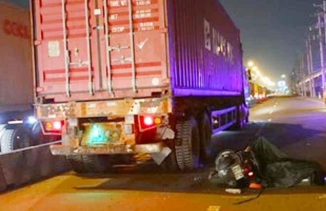Người đàn ông tử vong sau va chạm với xe container
