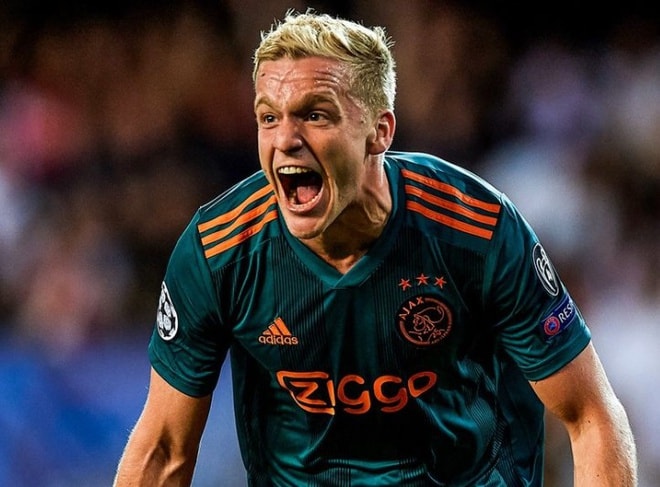 Van de Beek chính thức gia nhập Manchester United với mức lương 120.000 bảng mỗi tuần