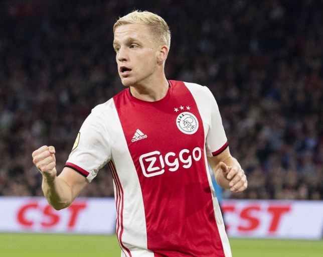 Van de Beek chính thức gia nhập Manchester United với mức lương 120.000 bảng mỗi tuần