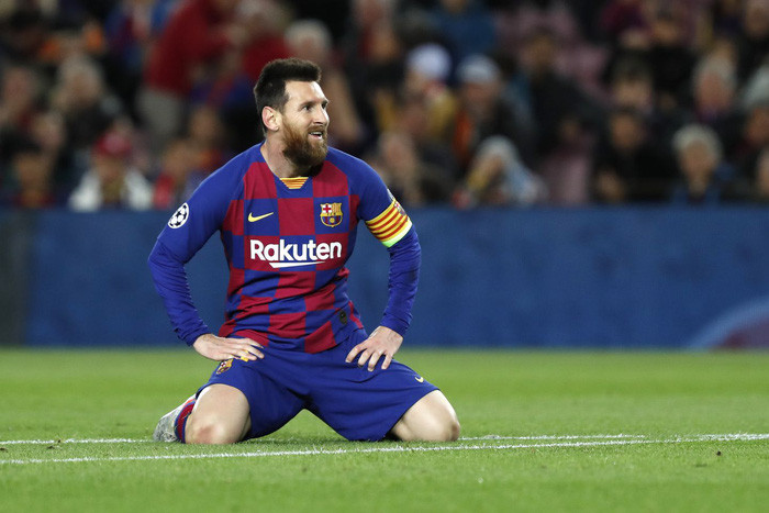 HOT: Lionel Messi chính thức ở lại Barcelona