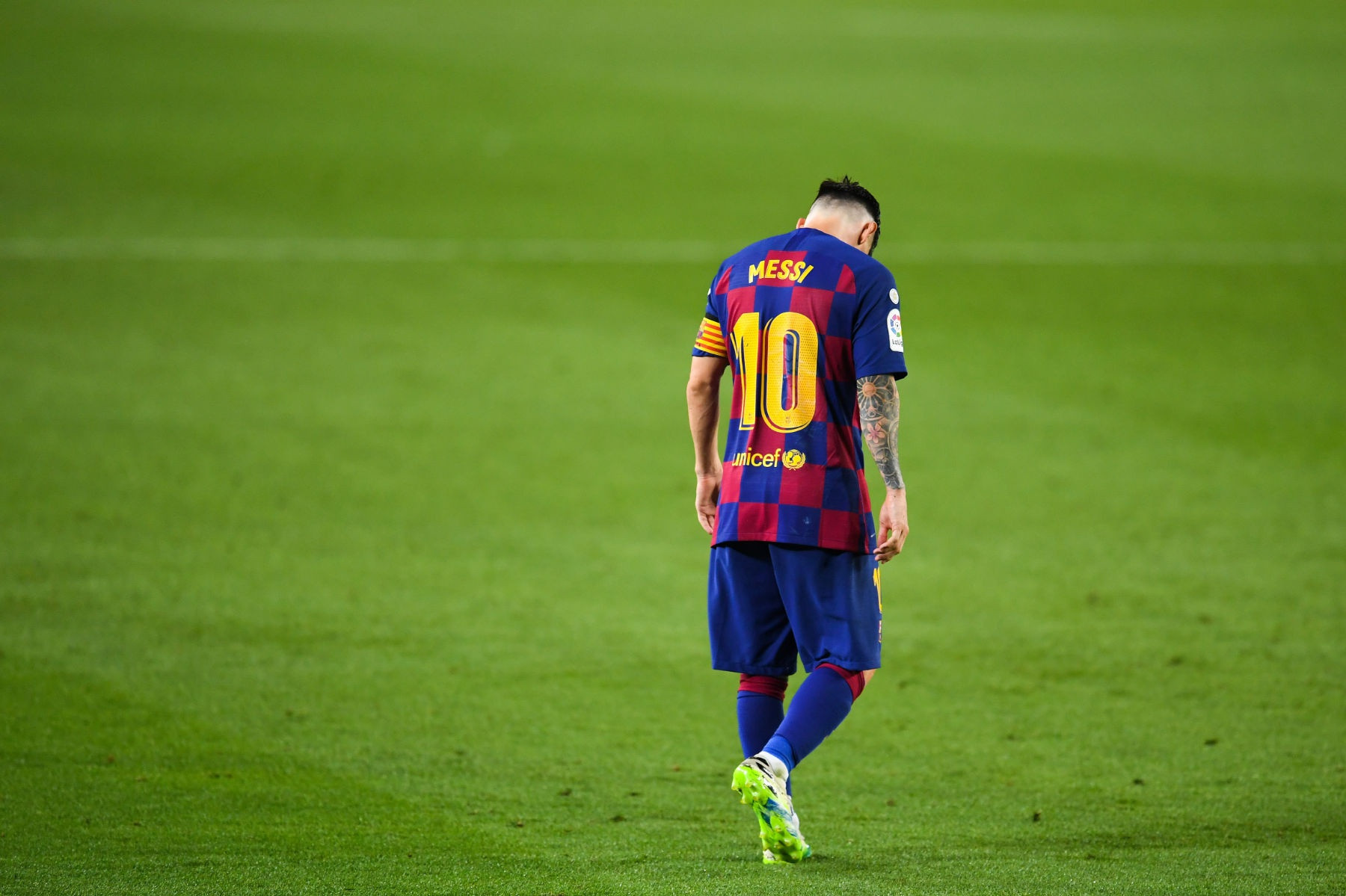 Lionel Messi tiến thoái lưỡng nan tại Barca