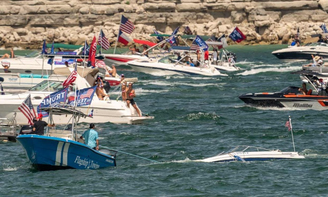 4 thuyền diễu hành ủng hộ Tổng thống Trump bị chìm