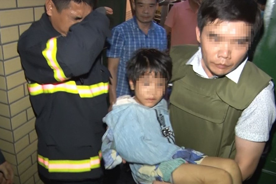 Công an Bắc Ninh giải cứu bé gái 6 tuổi bị bố đẻ bạo hành, thu súng, ma túy