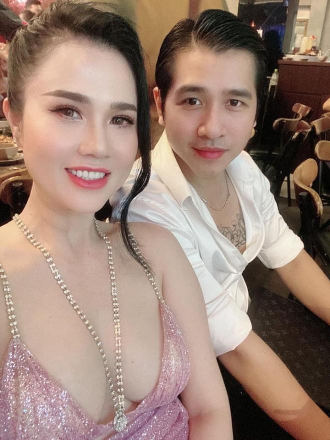 Chị gái Ngọc Trinh gợi cảm 1