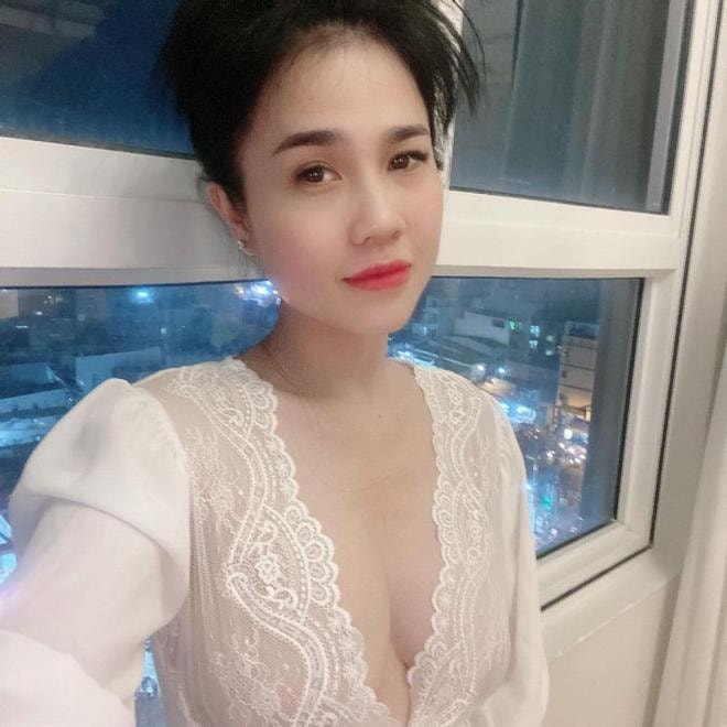 Chị gái Ngọc Trinh gợi cảm 2
