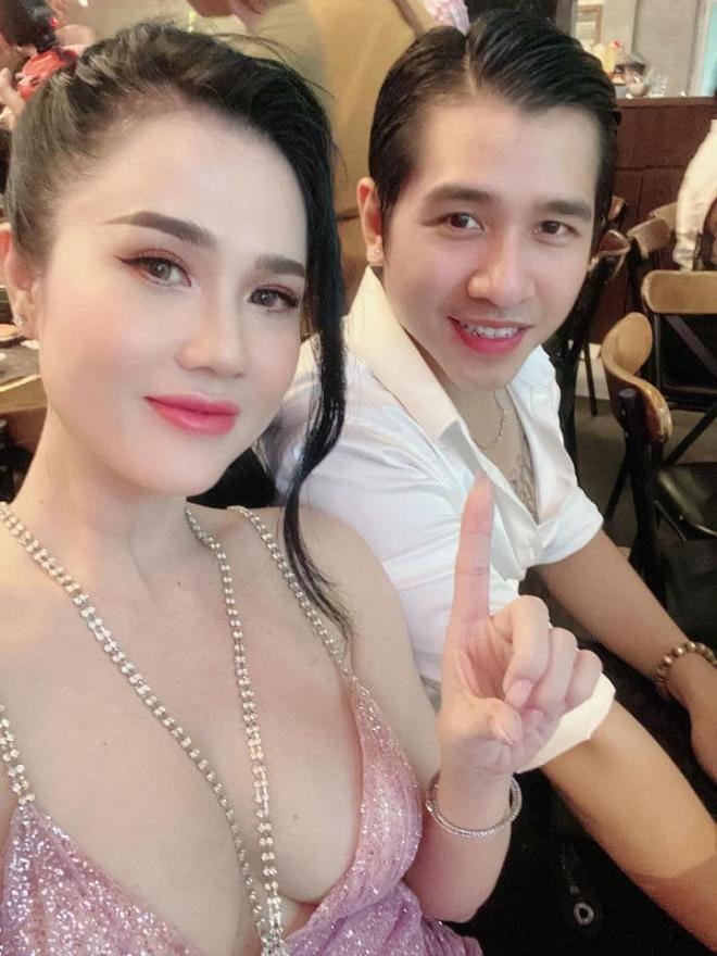 Chị gái Ngọc Trinh gợi cảm 4
