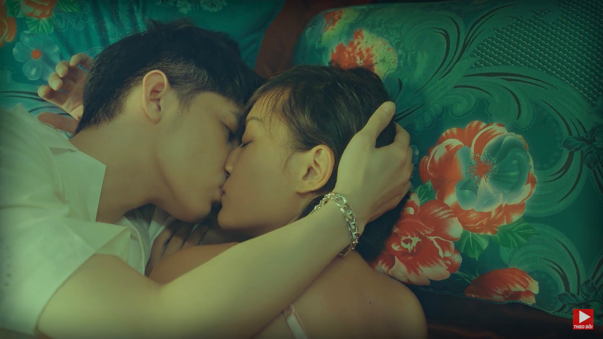 Noo Phước Thịnh “khóa môi” bạn diễn cực ngọt trong MV mới