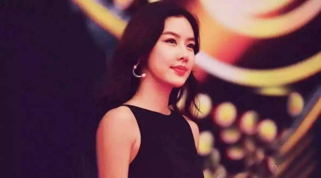 Siêu mẫu gốc Việt 'lén lút' kết hôn với 'Thiên vương Hong Kong' hơn 14 tuổi nhưng rồi ly hôn sau khi tiêu hết 700 triệu, giờ cô thế nào? 2