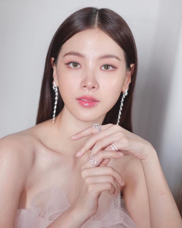 Mỹ nhân 'Chiếc lá cuốn bay' đẹp tựa nữ thần trong đêm trao giải 'Oscar Thái Lan', kéo đến ảnh hậu trường mà muốn xỉu 5