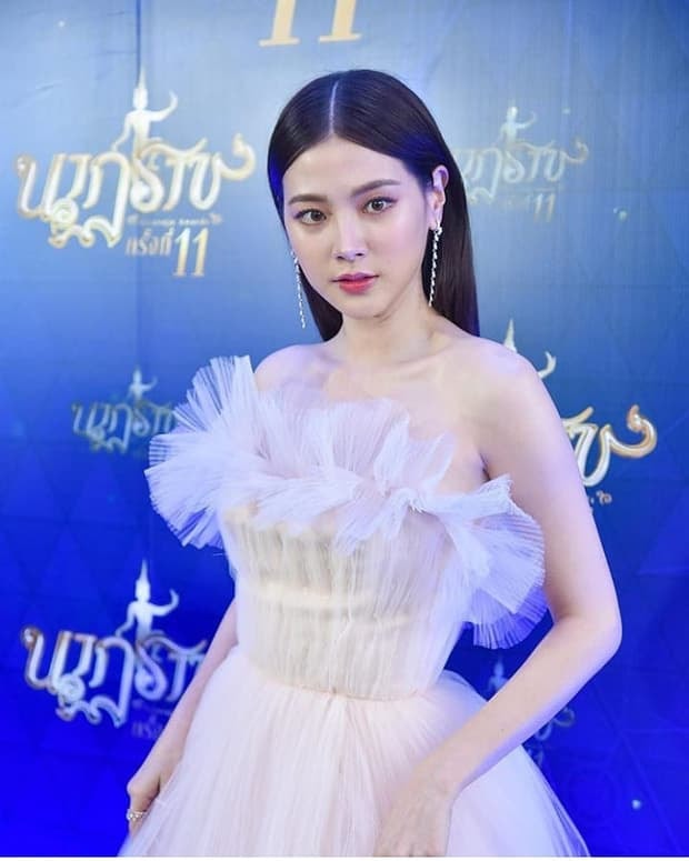Mỹ nhân 'Chiếc lá cuốn bay' đẹp tựa nữ thần trong đêm trao giải 'Oscar Thái Lan', kéo đến ảnh hậu trường mà muốn xỉu 3