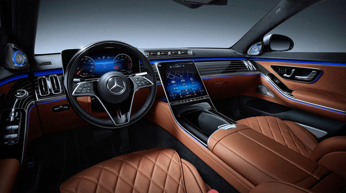 Mercedes S-class dùng công nghệ đánh lái bánh sau