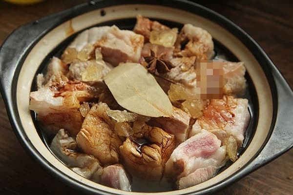 Đầu bếp tiết lộ bí quyết làm món thịt heo kho tộ với mẹo '3 không' cực đơn giản và ngon miệng 6