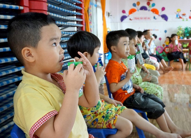 Bình Định: Tích cực triển khai chương trình sữa học đường trong năm học mới