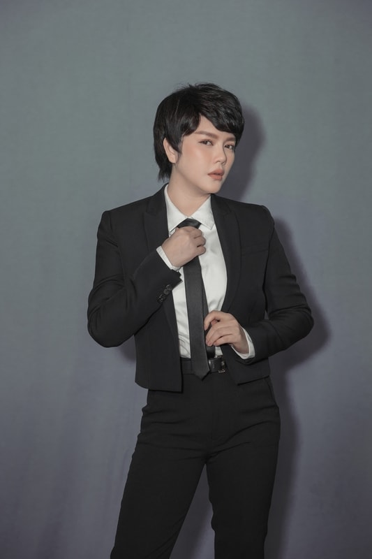 Lý Nhã Kỳ hóa tomboy trên ghế nóng Đánh thức đam mê