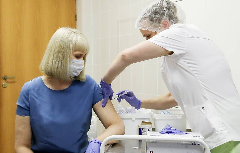 Thêm một vaccine ngừa COVID-19 của Nga được cấp phép thử nghiệm