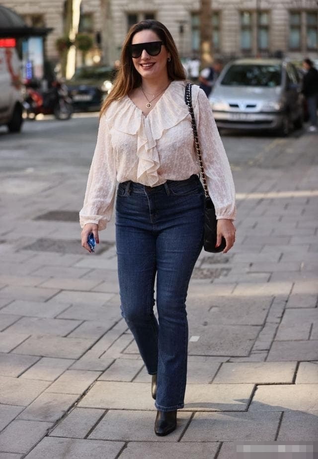 kelly-book-2.jpg 3