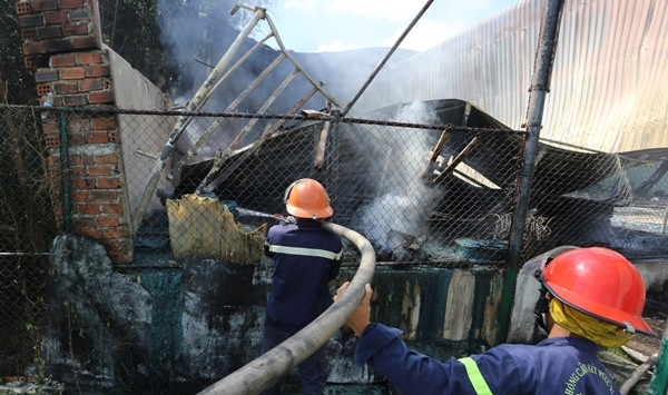 Cháy lớn tại cơ sở thu mua hải sản