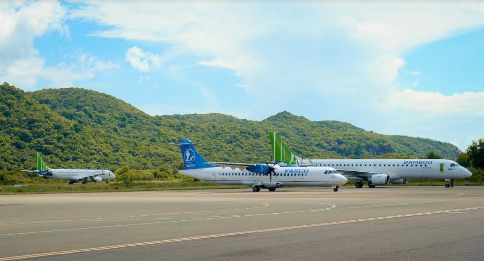 Khai trương 3 đường bay thẳng, Bamboo Airways tặng 1 tỷ đồng tiền mặt hỗ trợ hộ nghèo Côn Đảo