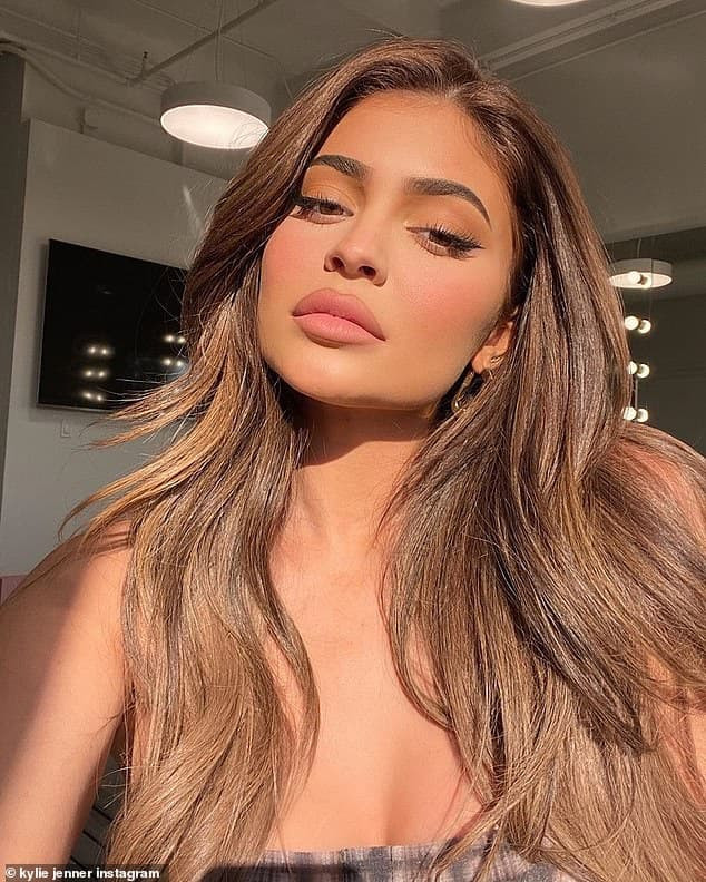 Kylie Jenner shows off 3 hot rings after being hit by her sister Kim super round 3 posted photo of 5