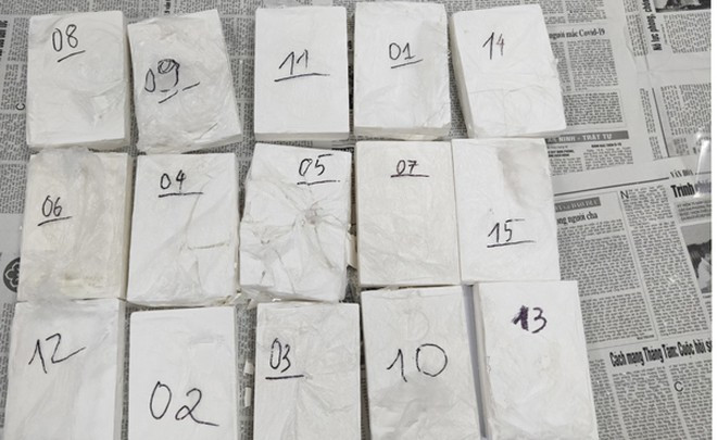 Bắt giữ hai đối tượng “cõng” thuê 15 bánh heroin